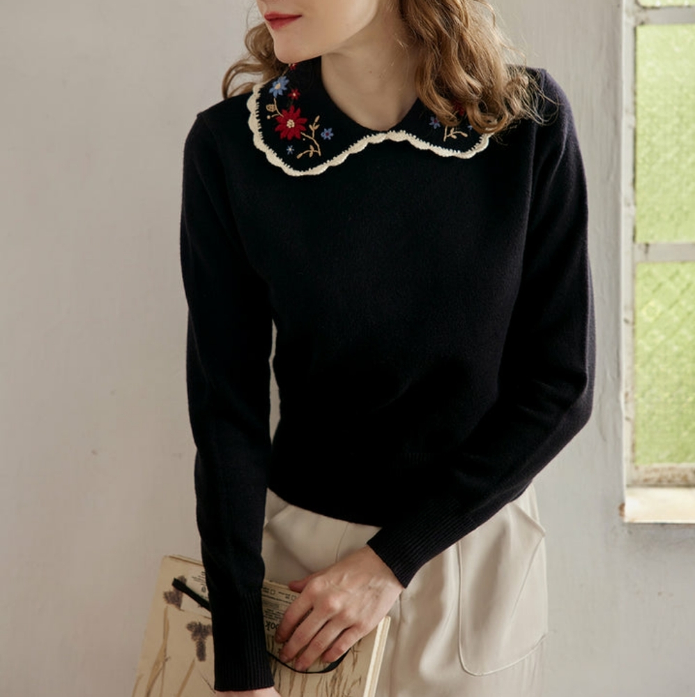 Simple Retro XL Grace Embroidered Peter Pan Collar Black Knit Sweater